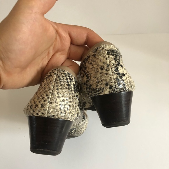 Cole Haan Emory 2 Bow Wedge Pump Roccia Snake 5.5 - Picture 3 of 9